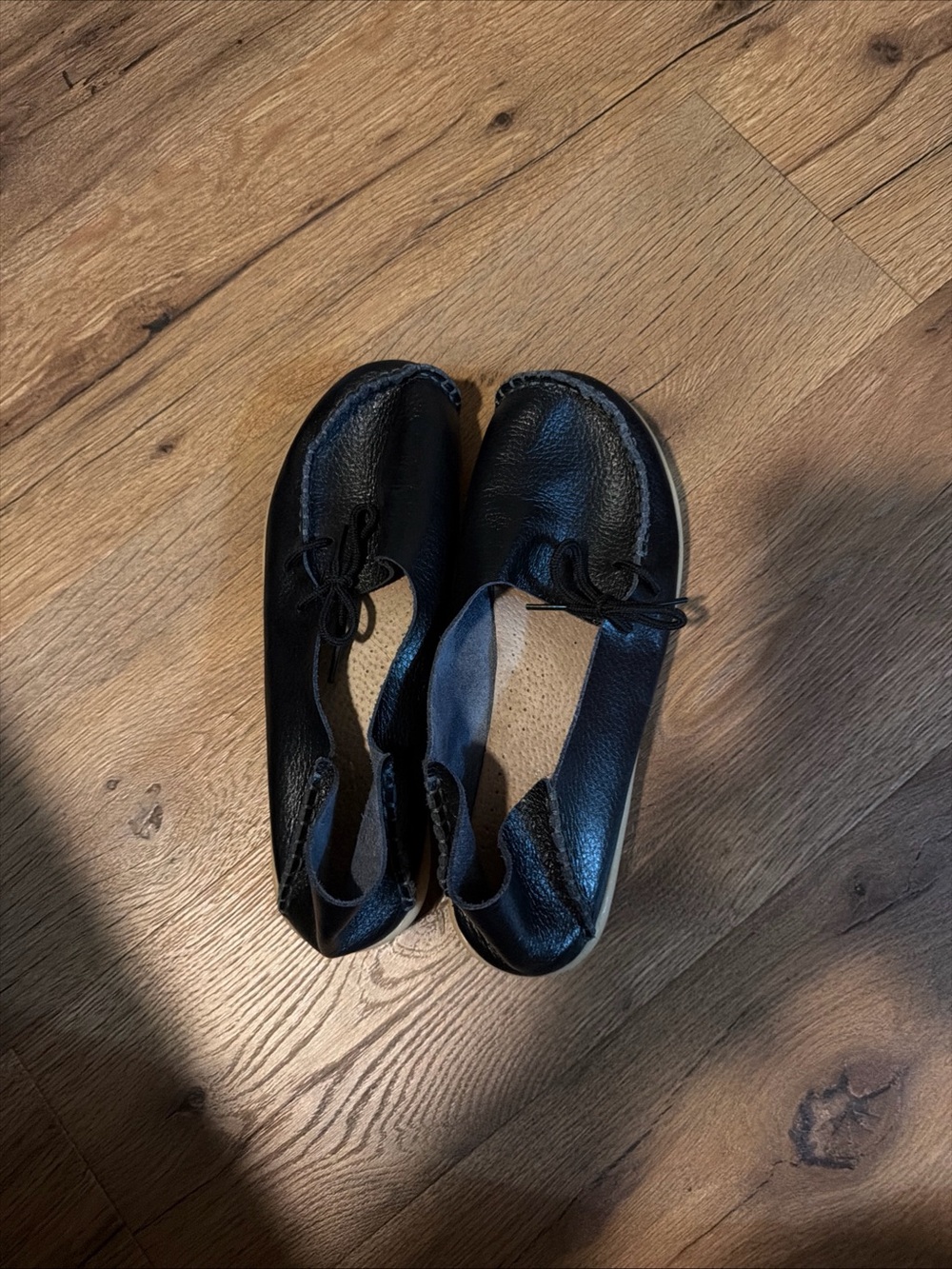 Black Women's Leather Tie-Front Flats